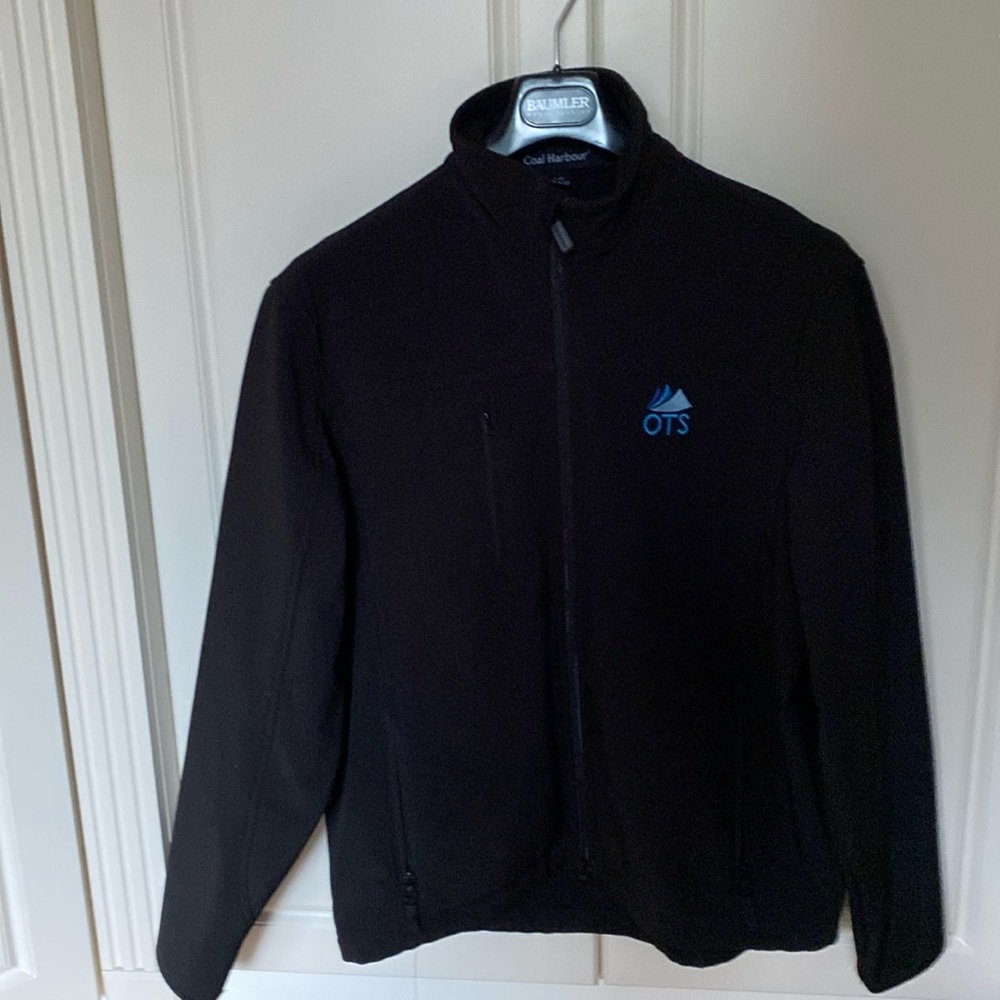 COAL HARBOUR MEN’S WATER REPRLLANT SOFT SHELL JACKET SIZE L .